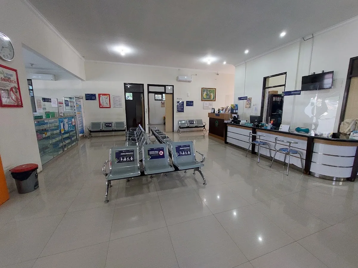 Foto fasilitas Klinik Pratama Sebelas Medika Situbondo